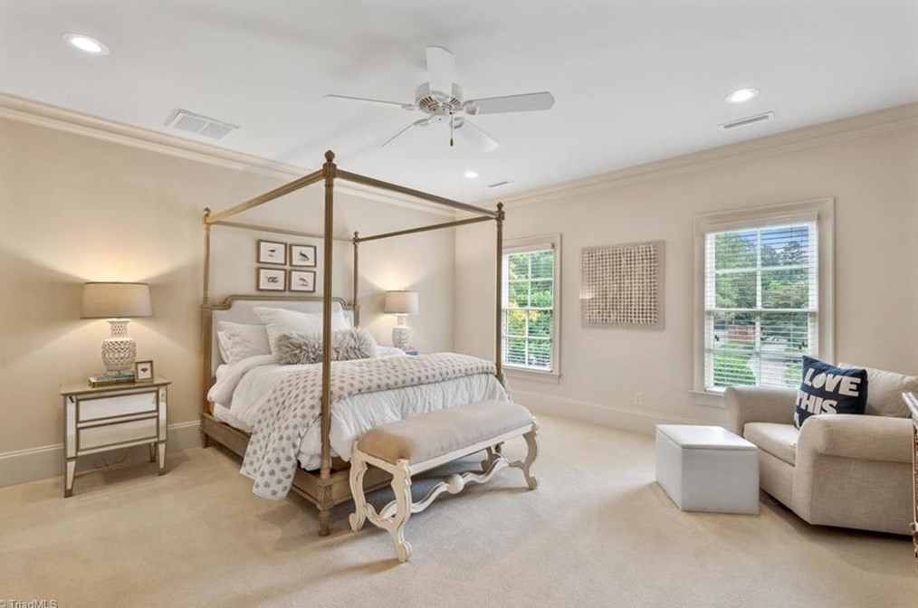 910 Sunset Dr, Greensboro NC 27408-7213 exterior