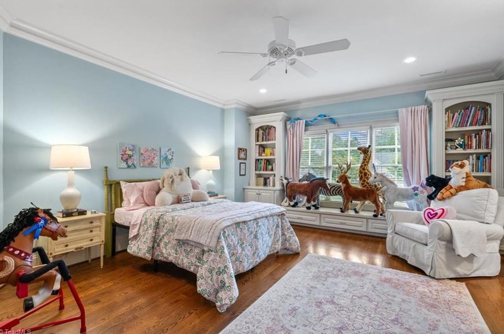 910 Sunset Dr, Greensboro NC 27408-7213 exterior