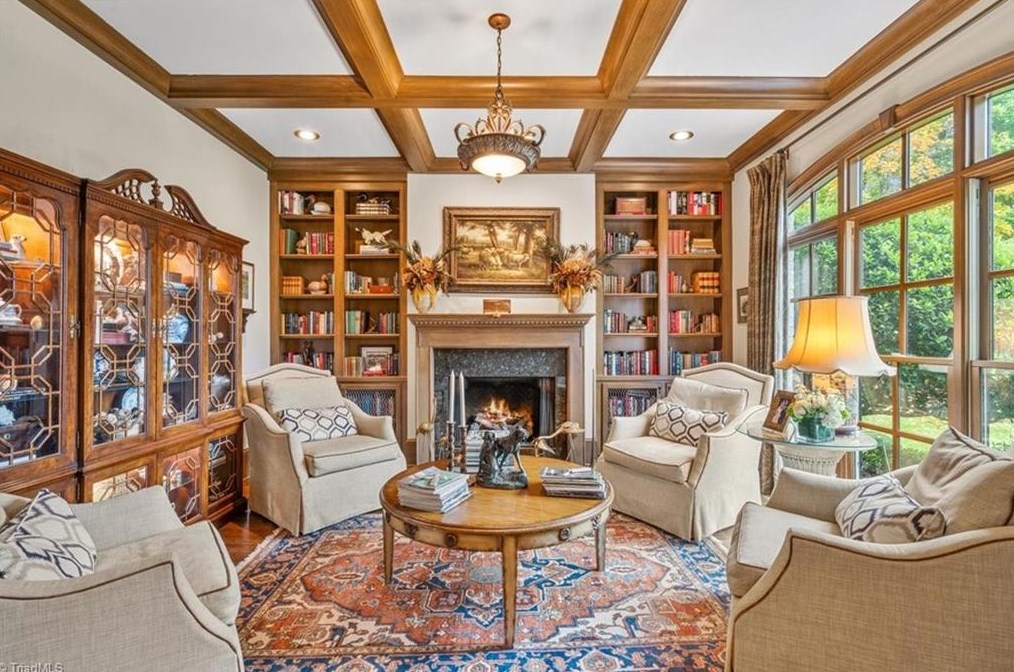 910 Sunset Dr, Greensboro NC 27408-7213 exterior