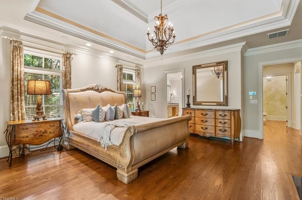 910 Sunset Dr, Greensboro NC 27408-7213 exterior