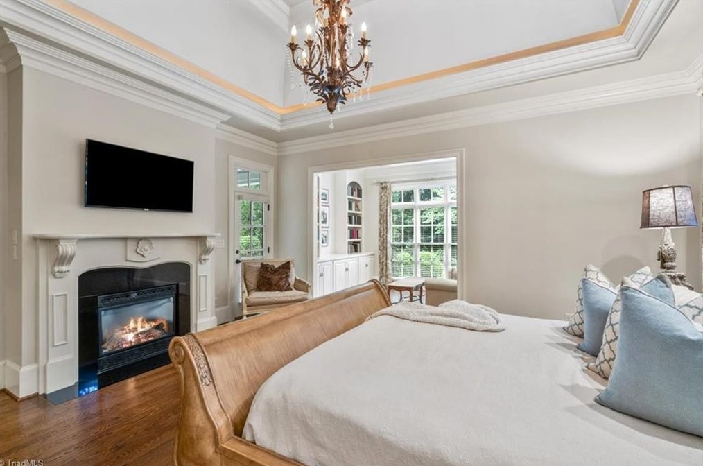 910 Sunset Dr, Greensboro NC 27408-7213 exterior