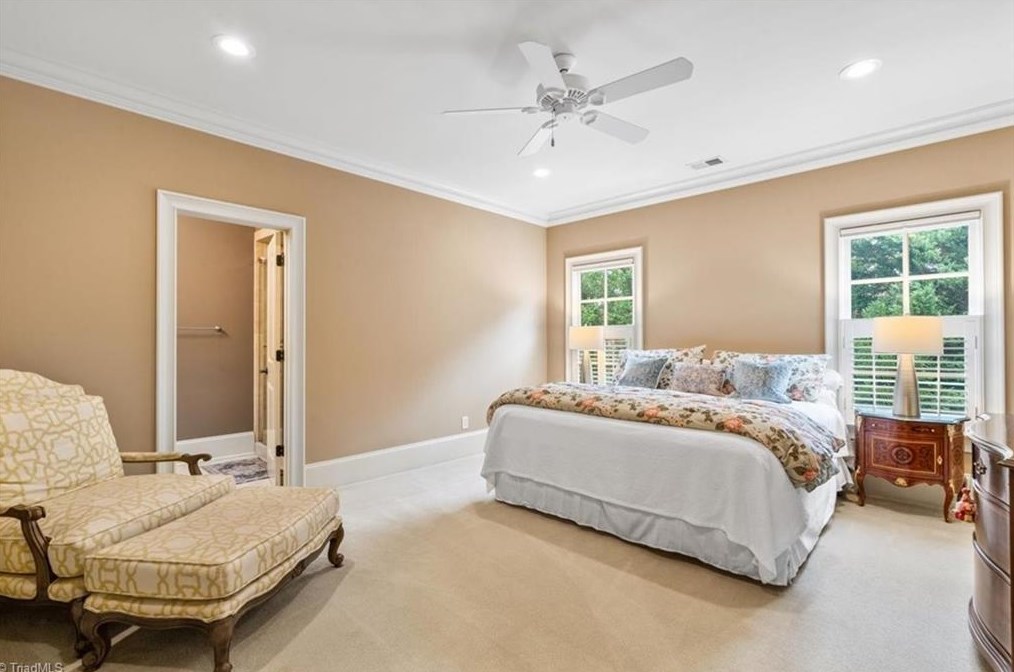 910 Sunset Dr, Greensboro NC 27408-7213 exterior