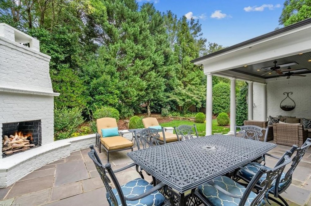 910 Sunset Dr, Greensboro NC 27408-7213 exterior