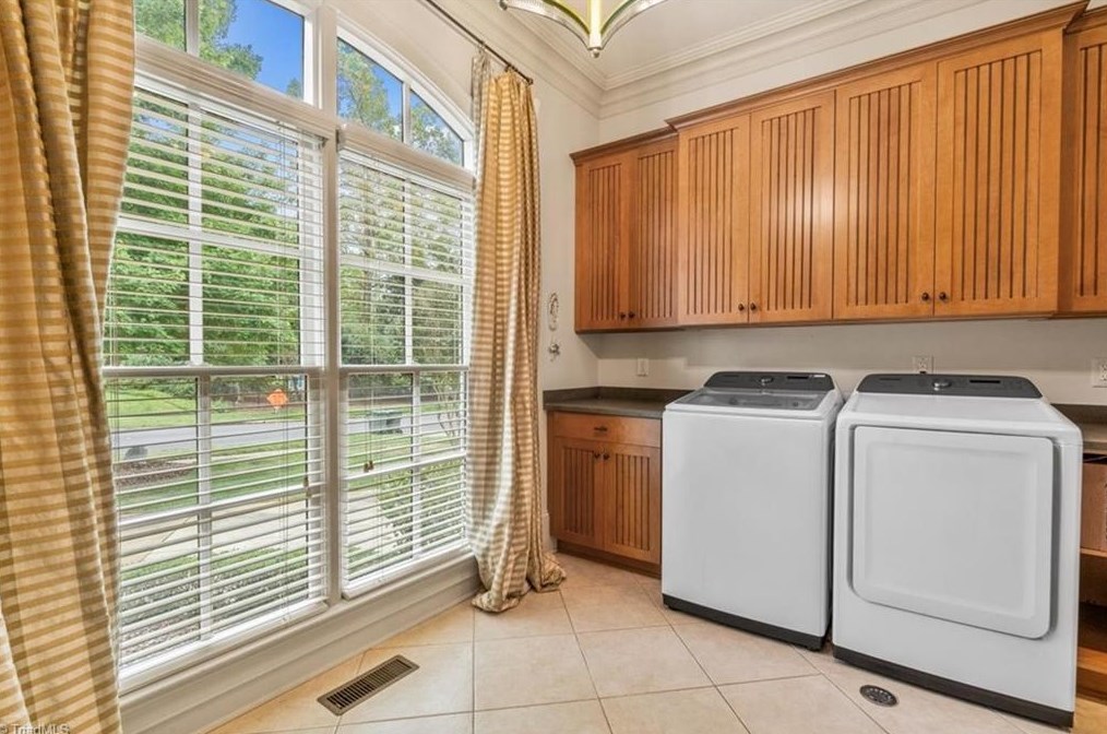 910 Sunset Dr, Greensboro NC 27408-7213 exterior