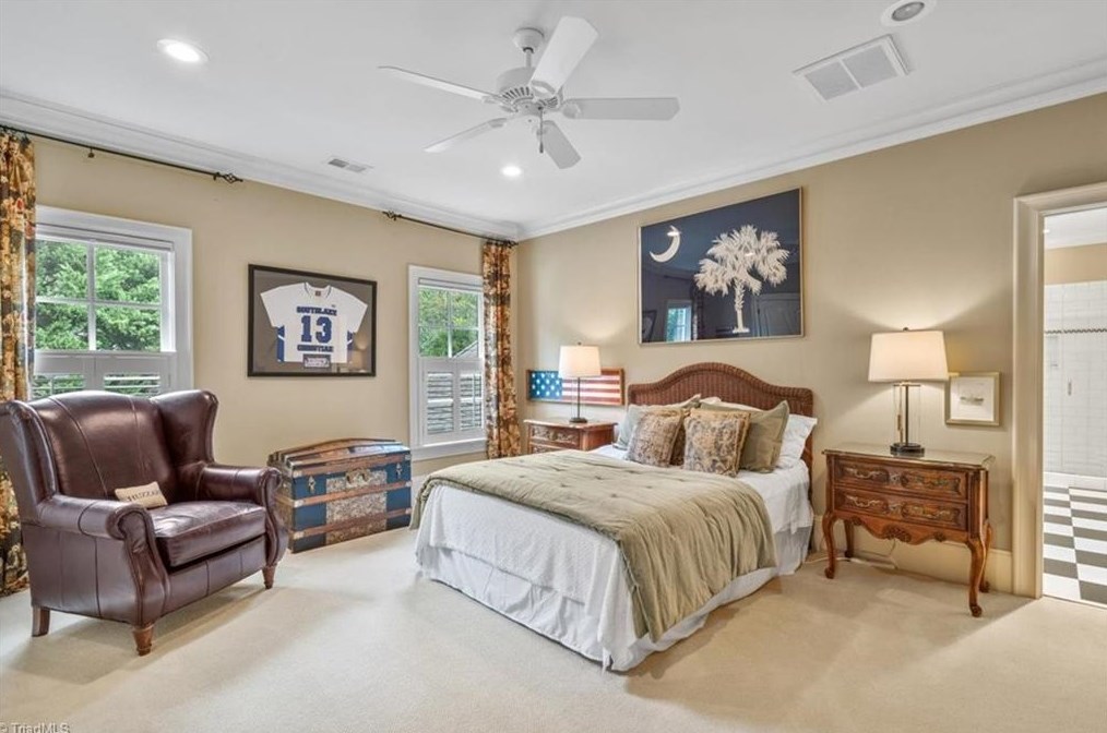 910 Sunset Dr, Greensboro NC 27408-7213 exterior