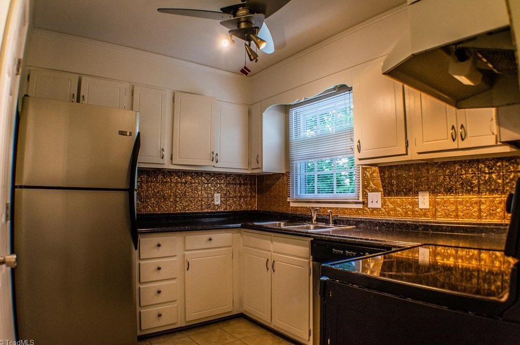 126 Charlestowne Cir, Winston Salem, NC 27103