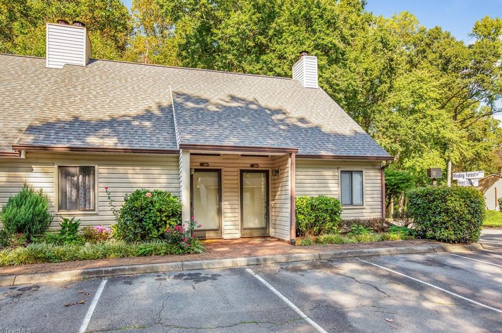 135 Forest View Dr, Winston Salem, NC 27104