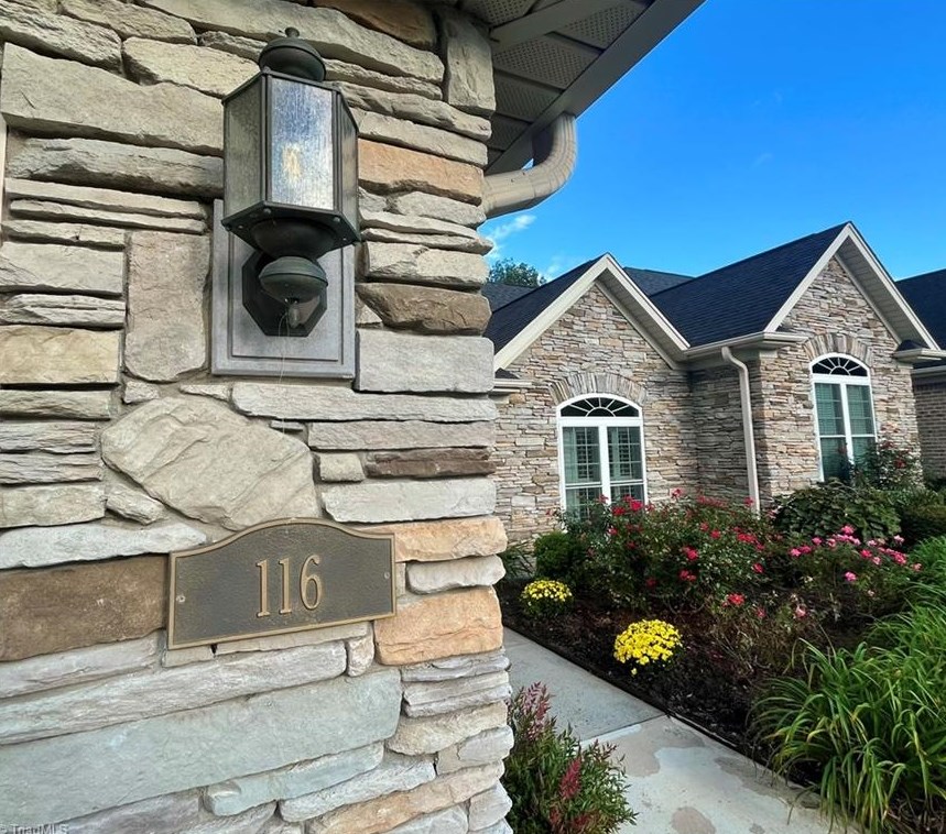 116 Greystone Ln #4b, Mount Airy, NC 27030