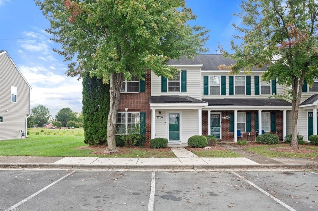 7702 Oliver Park Dr, Whitsett, NC 27377