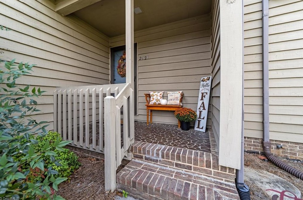2424 Cypress Ct, High Point, NC 27265
