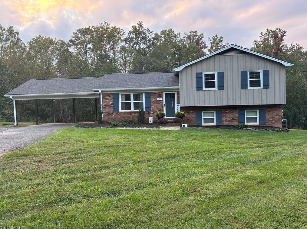 109 Lois Ln, Mount Airy, NC 27030