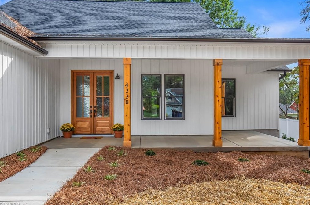 4220 Cavalier Dr, Winston Salem, NC 27104