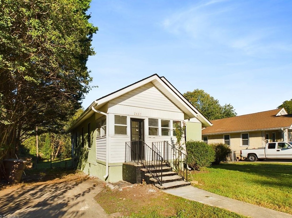 2407 Cypress St, Greensboro, NC 27405-4815