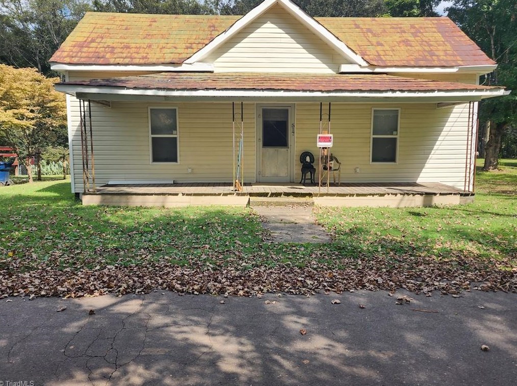 517 E 1st St, Lexington, NC 27292