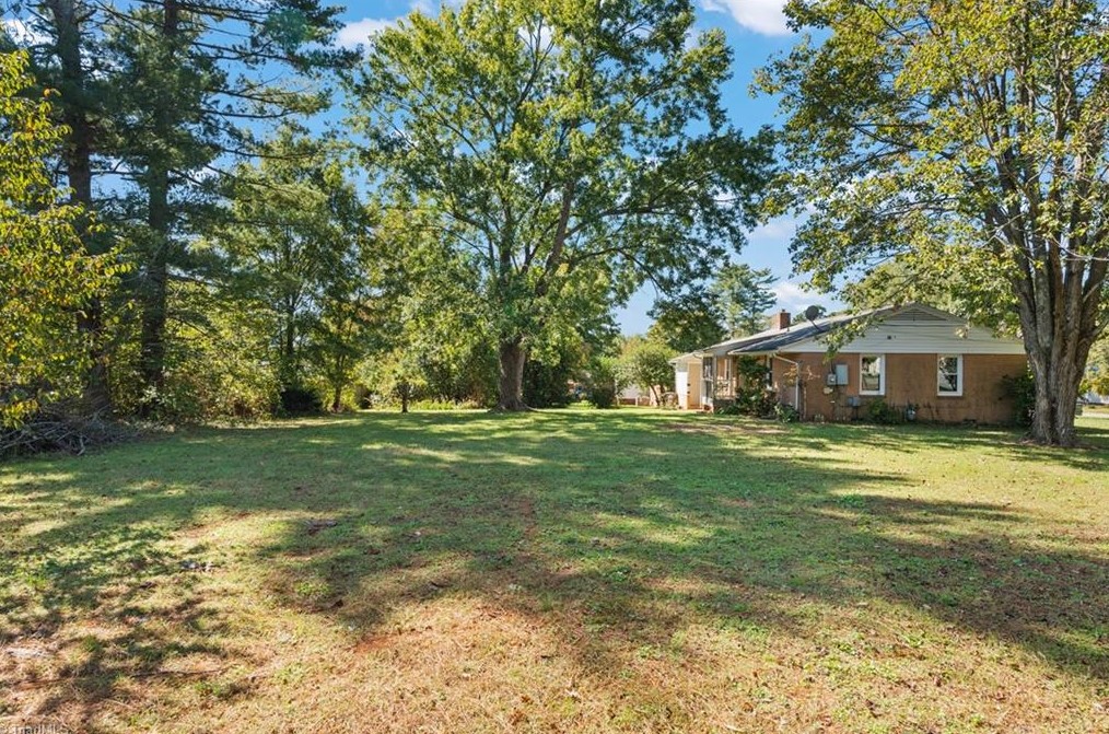 301 Homewood Ln, Lexington, NC 27295