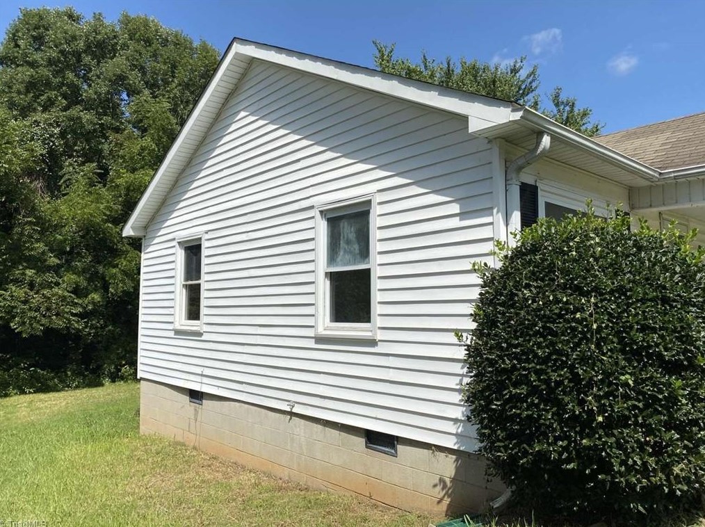 3318 Heitman Dr, Winston Salem, NC 27107