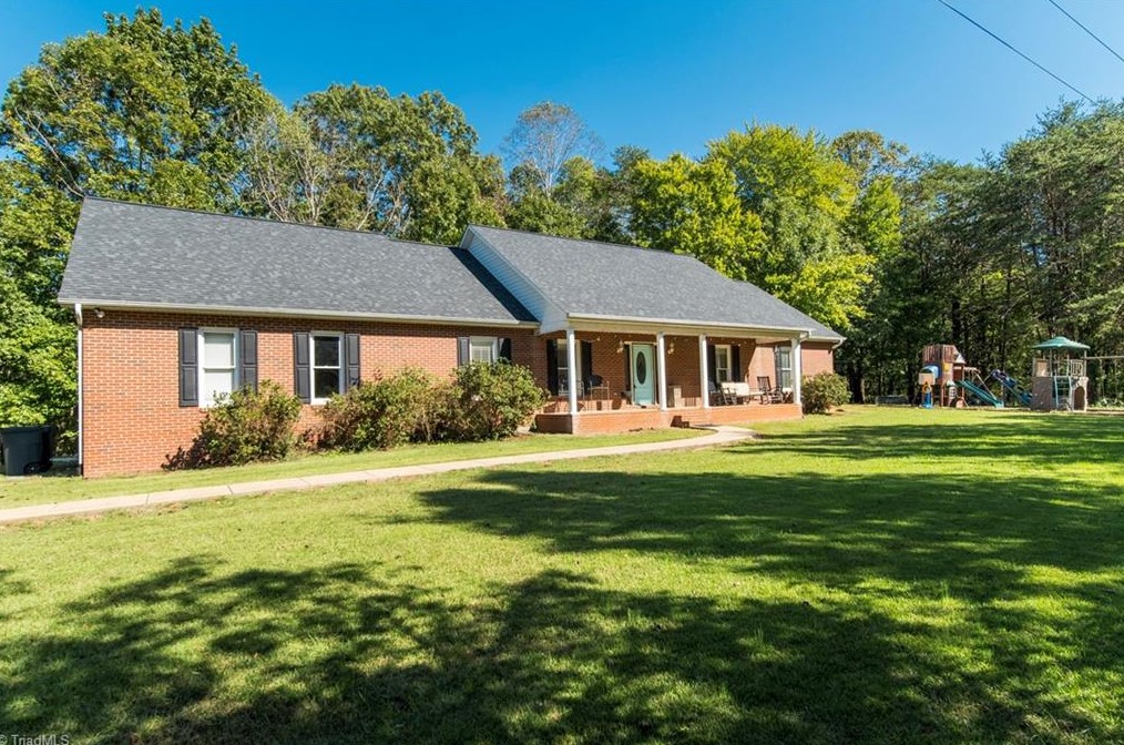 3140 Horn Rd, East Bend, NC 27018