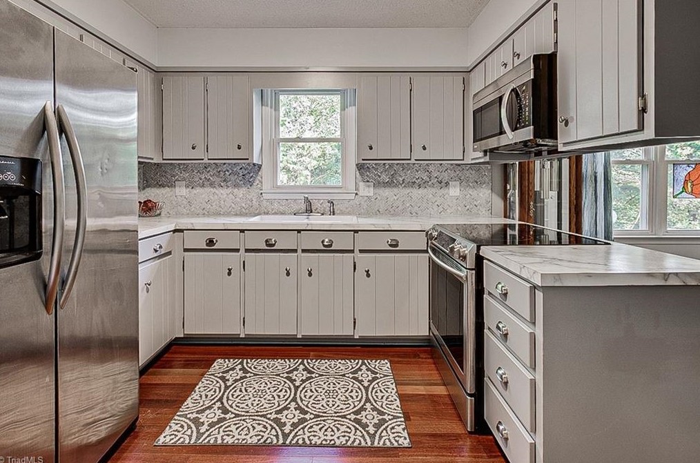 2455 Woodridge Dr, Asheboro, NC 27205