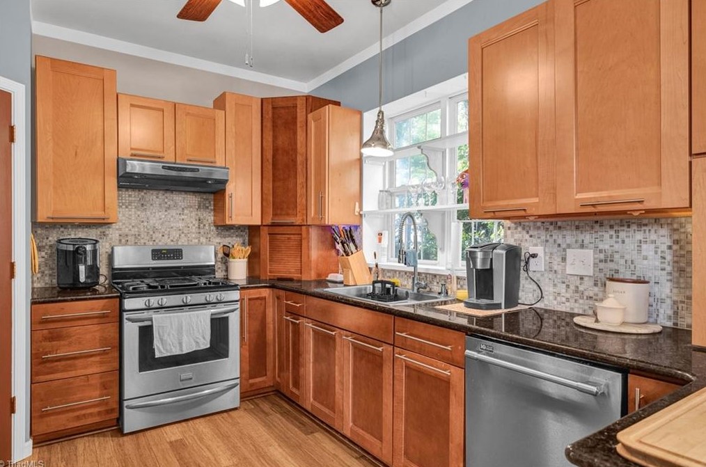 3837 Windstream Way, Jamestown NC 27282-7709 exterior