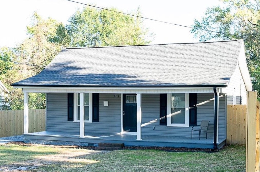 509 Worth St, Mount Airy, NC 27030