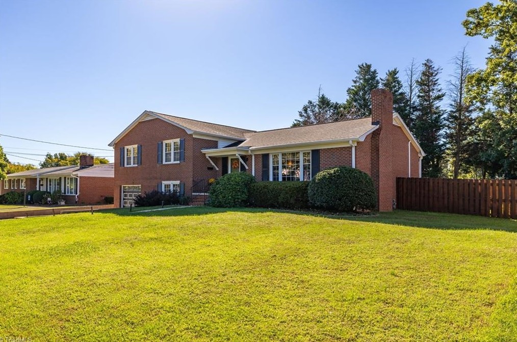 2828 Birchwood Dr, Winston Salem, NC 27103