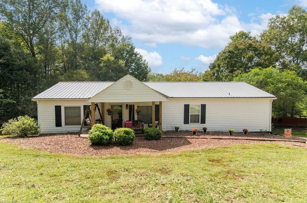 1228 Lightning Cross Rd, Longtown, NC 27011