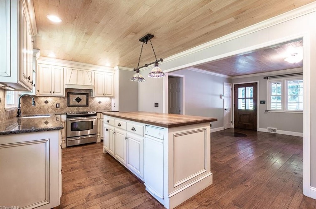 698 Brookfall Dairy Rd, Elkin, NC 28621