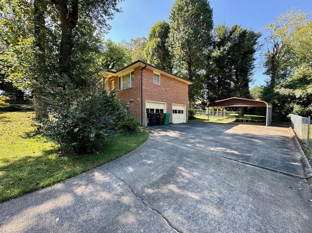 1501 Delk Dr, High Point, NC 27265