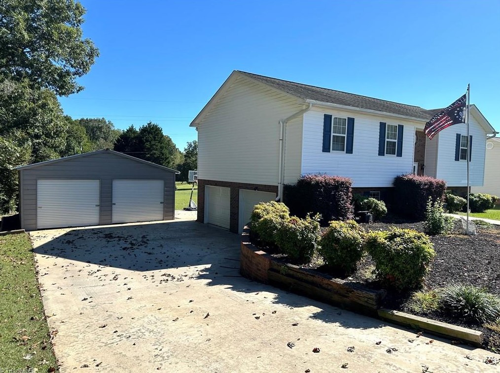 146 Clearfield Dr, Lexington, NC 27295