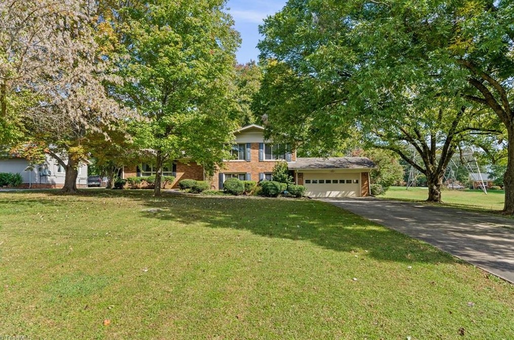 3432 Greenhill Dr, High Point, NC 27265