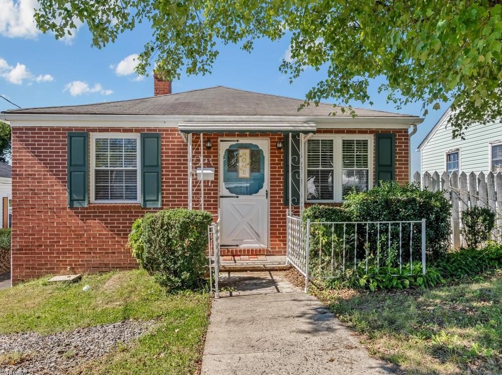 947 N South St, Mount Airy, NC 27030