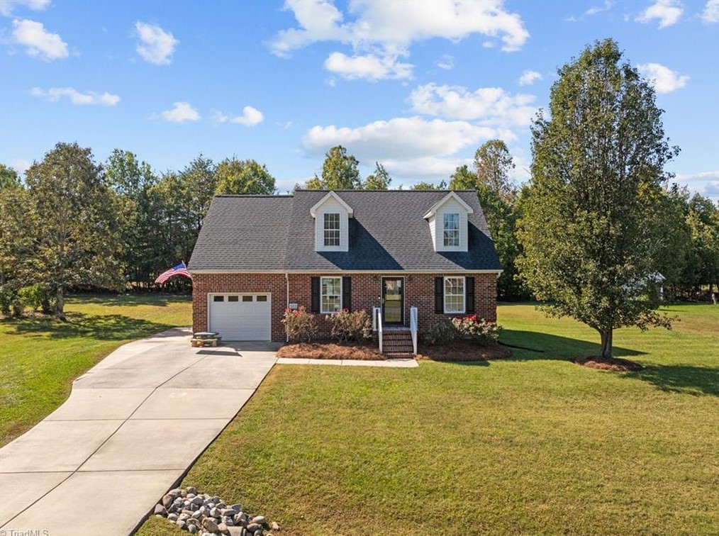 522 Salem Ridge Dr, Randleman, NC 27317