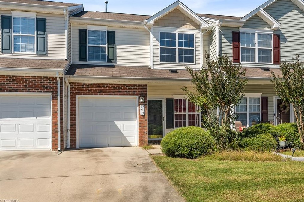 1237 Glory Vine Rd, Whitsett, NC 27377