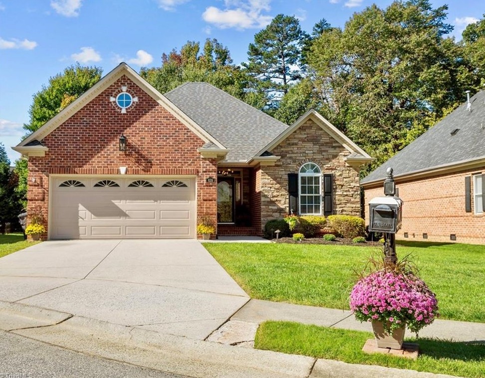 639 Dobson Ct, Kernersville, NC 27284