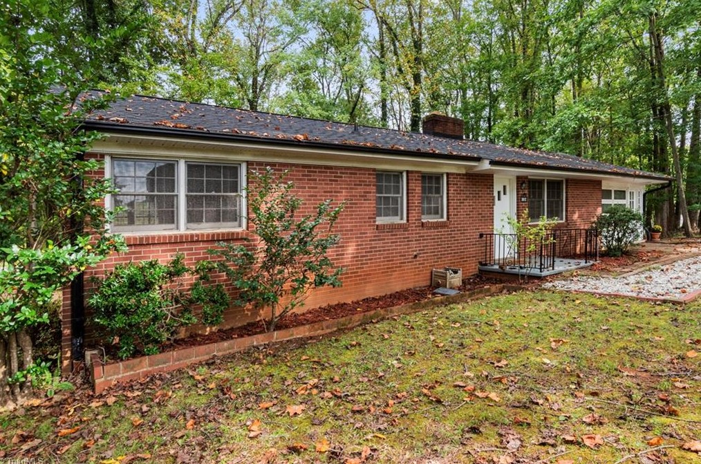 302 Mayfair Dr, Winston Salem, NC 27105