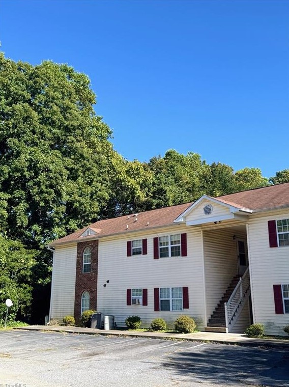 2912 Creekview Ct #e, High Point, NC 27265