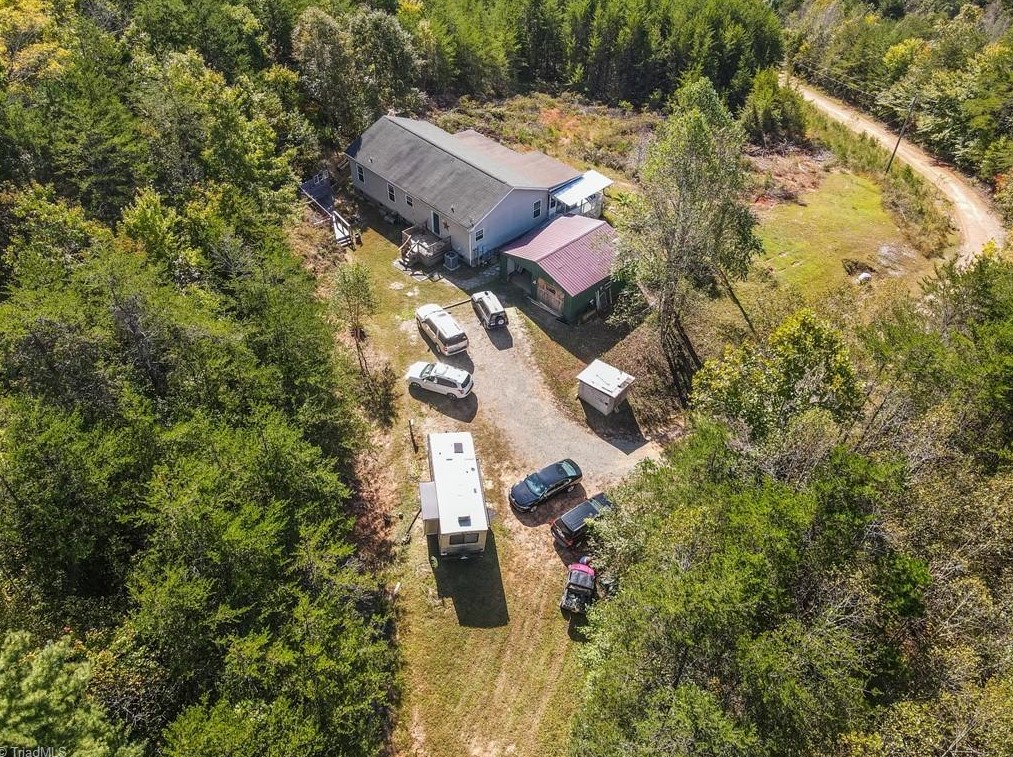 1405 Hardin Rd, W Field, NC 27053