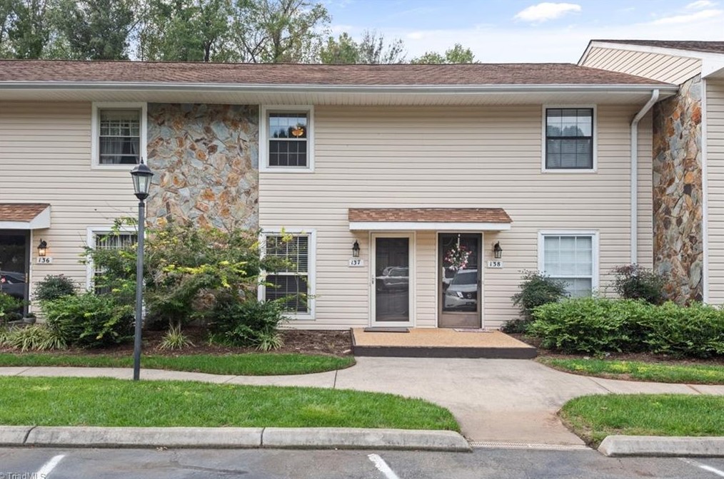 137 Turnwood Ln, Winston Salem, NC 27104