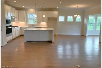 7607 Valhalla Way, Greensboro, NC 27409 - Photo 8