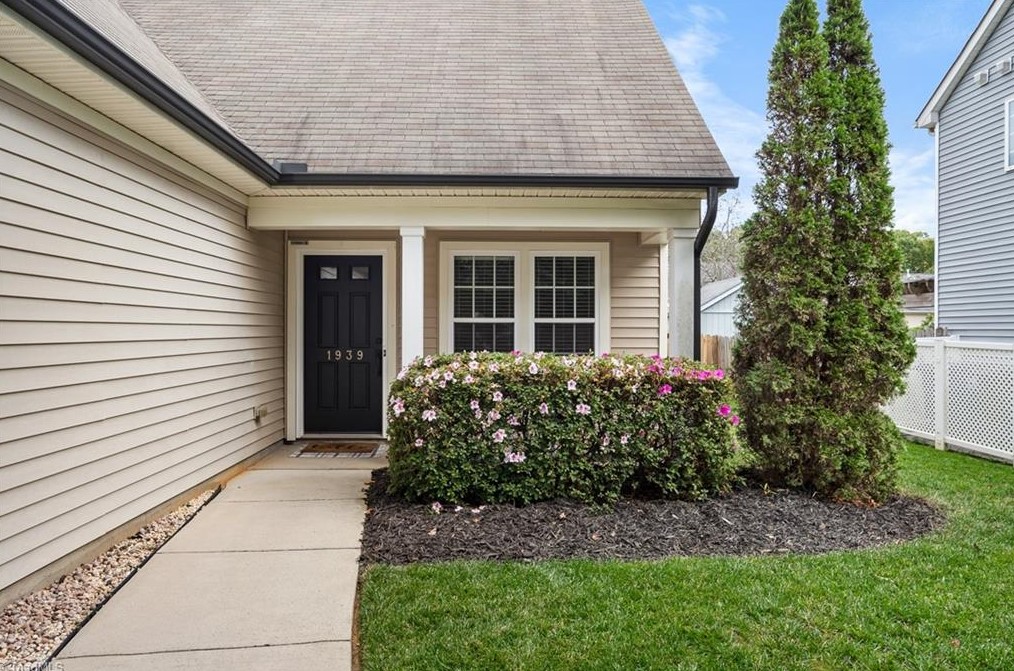 1939 Longburn Dr, Kernersville, NC 27284