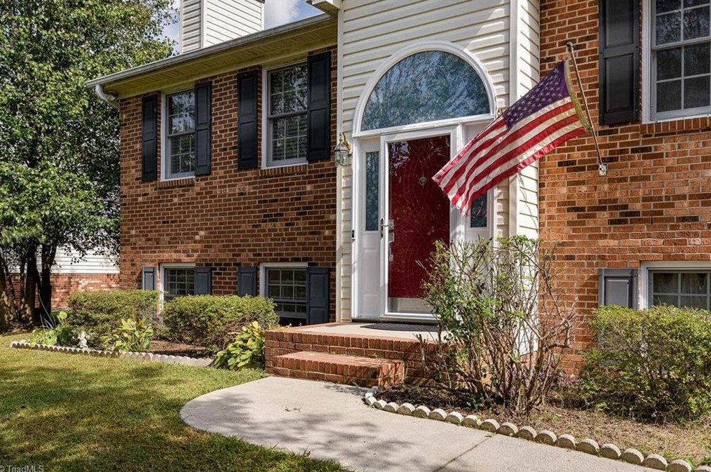 1149 Twin Branch Dr, Lexington, NC 27295