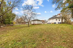 328 E Raleigh Ave, Liberty, NC 27298 - Photo 4