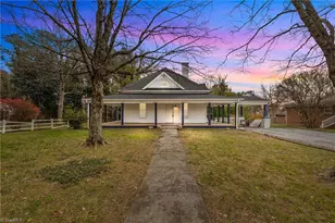 328 E Raleigh Ave, Liberty, NC 27298 - Photo 2