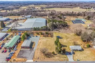 640 Carolina Ave, Yadkinville, NC 27055 - Photo 4