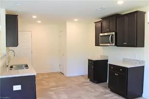 3528 Wilcox Ct, Greensboro, NC 27405 - Photo 2