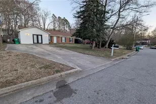 1906 Greenstone Pl, High Point, NC 27265 - Photo 4