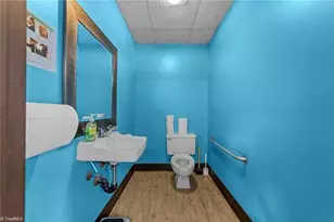 1501 Upland Dr, Greensboro, NC 27405 - Photo 14