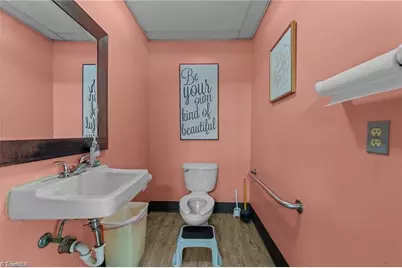 1501 Upland Drive, Greensboro, NC 27405 - Photo 24