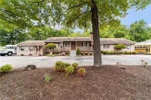 1501 Upland Dr, Greensboro, NC 27405 - Photo 6