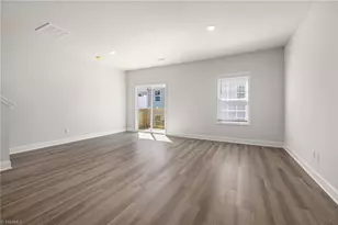 1096 University Dr, Burlington, NC 27215 - Photo 8